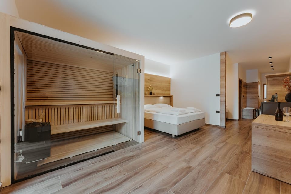 Sauna, Bedroom