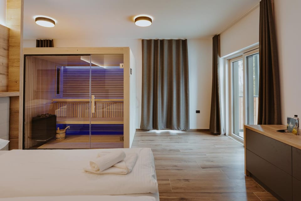 Sauna, Bedroom
