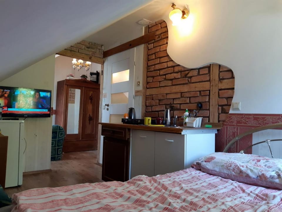 TV and multimedia, Coffee/tea facilities, Kitchen or kitchenette, Bedroom