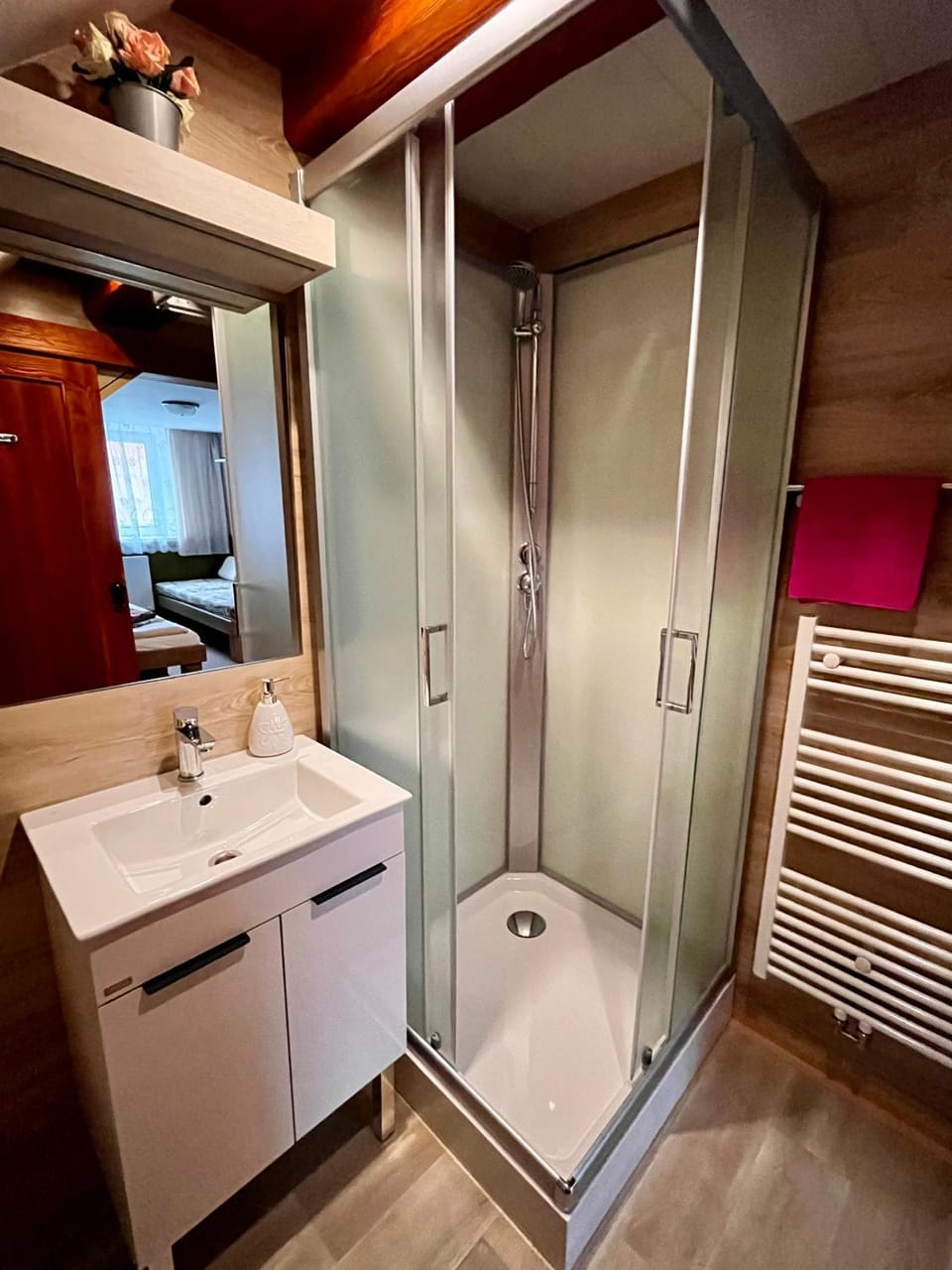 Shower, Bed, Bathroom, towels, wardrobe