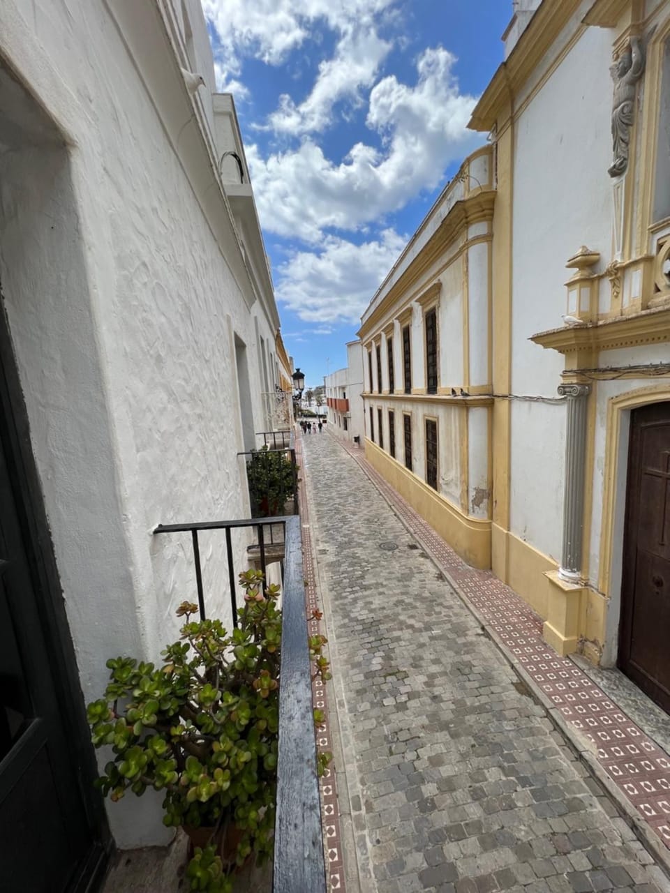 Balcony/Terrace, Street view