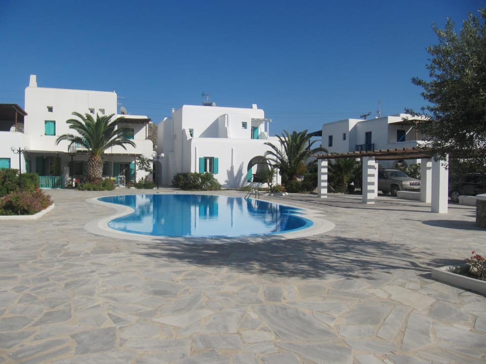 Property building, Day, Swimming pool, Swimming pool