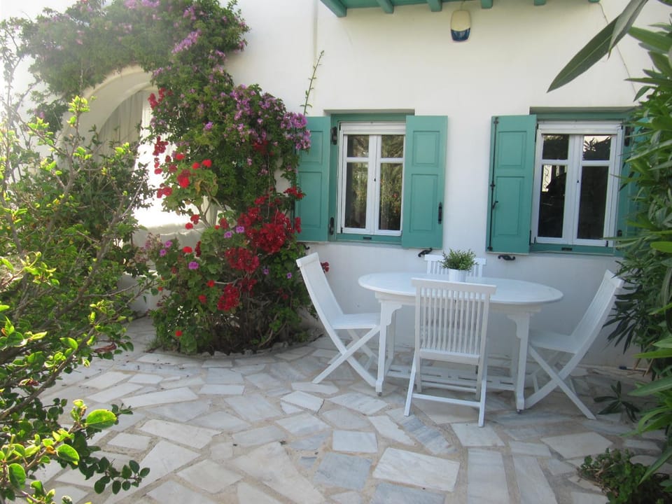 Patio, Day