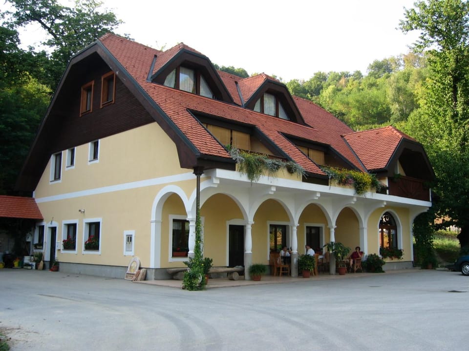 Facade/entrance