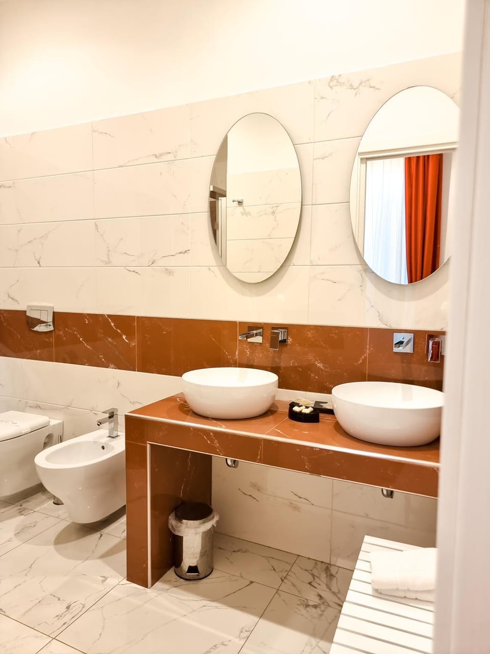 Shower, Toilet, bidet, towels