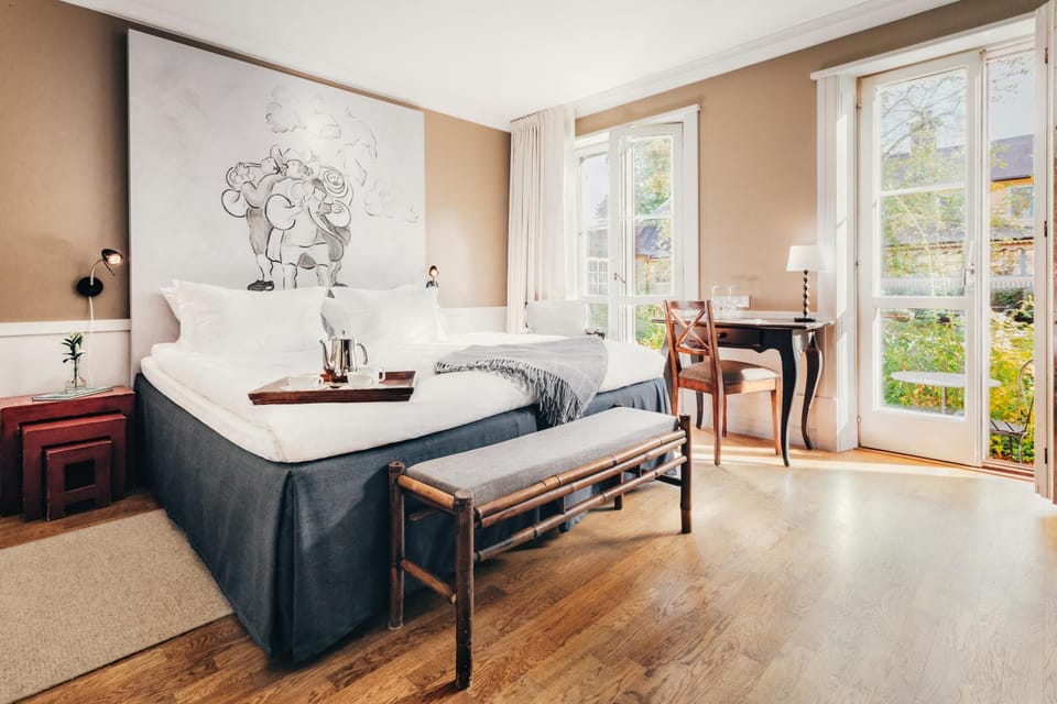 Bed, Garden view