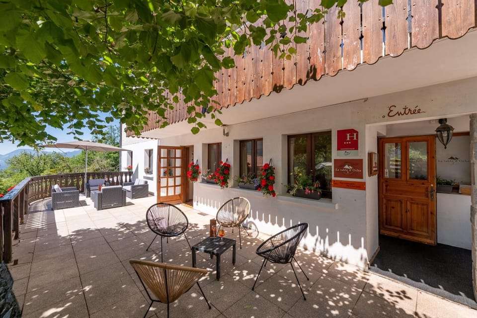 Patio, Lounge or bar