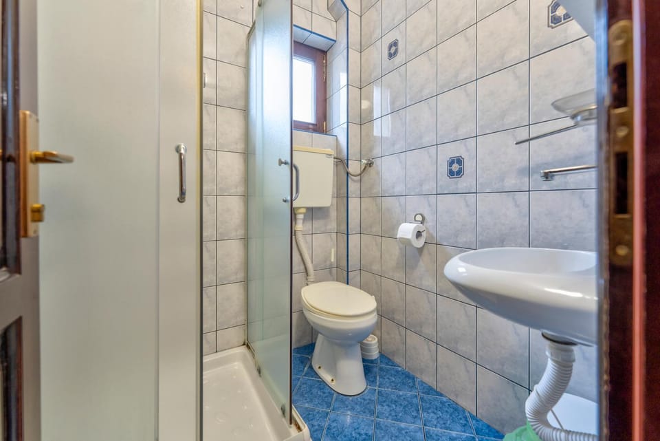 Shower, Bathroom, towels