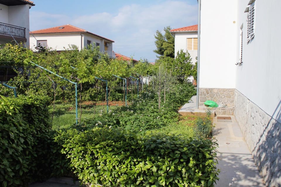 Location, children, Family