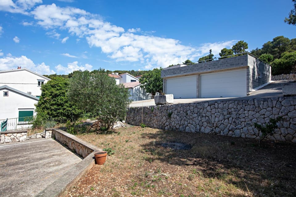 Location, children, Family