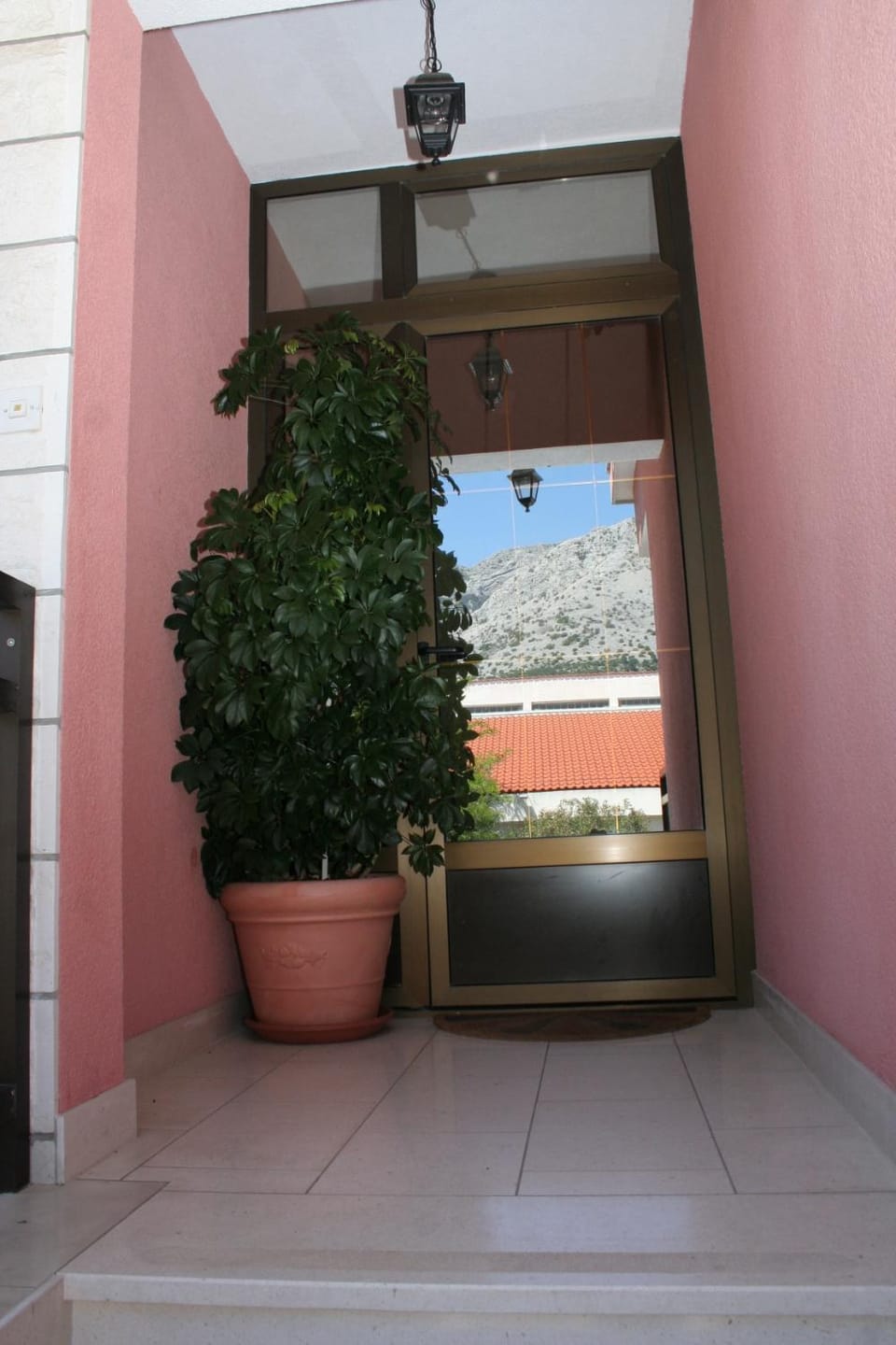 Location, children, Family