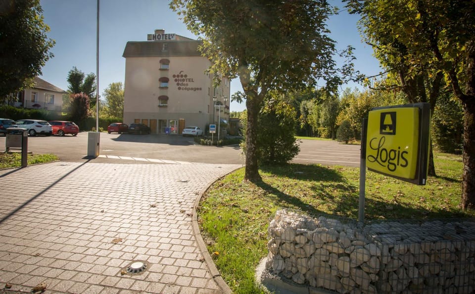 Facade/entrance, Parking