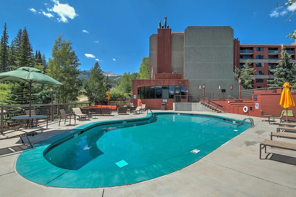 Property building, Restaurant/places to eat, Fitness centre/facilities, Swimming pool