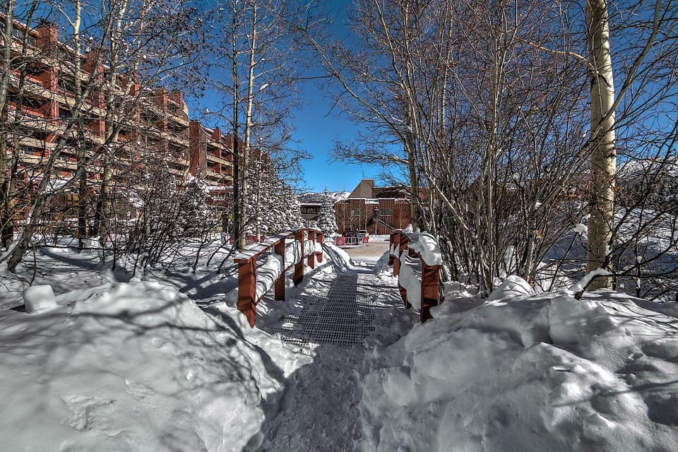 Ski School, Skiing