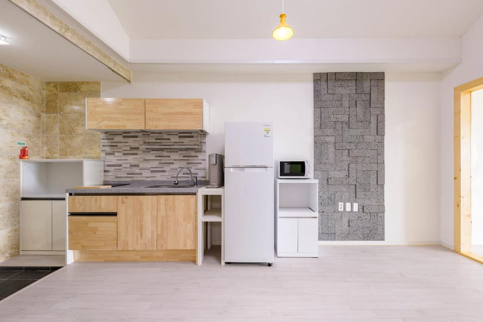 Property building, Kitchen or kitchenette, kitchen, kitchen