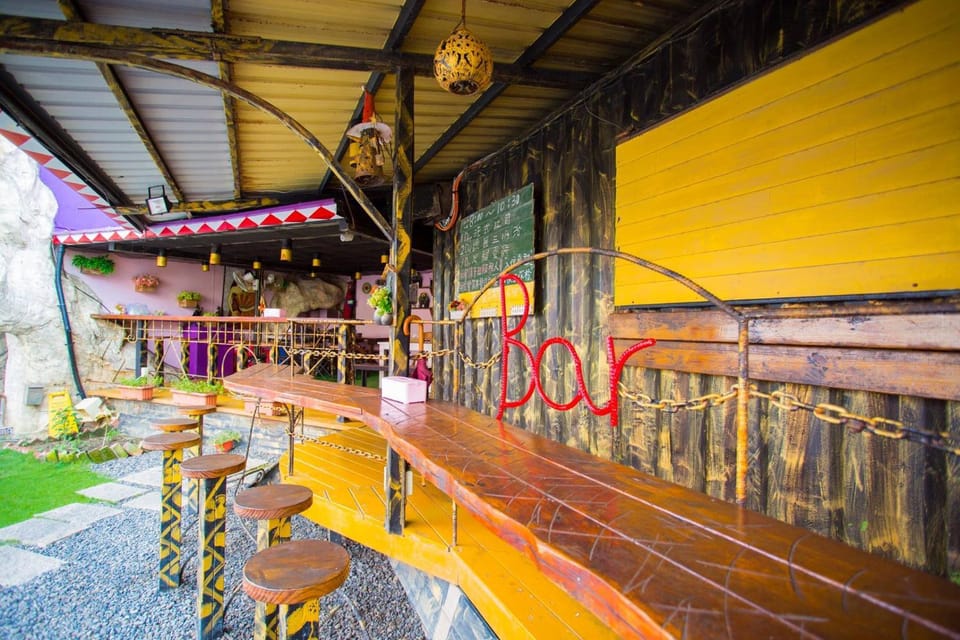 Restaurant/places to eat, Lounge or bar, Breakfast