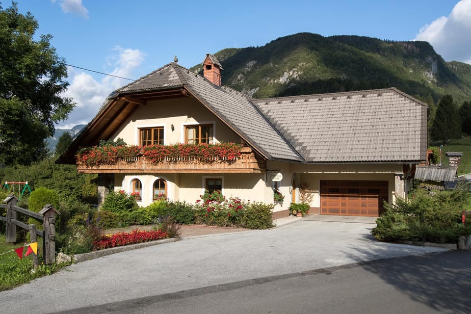 Property building, Day, Garden, Garden view, Mountain view