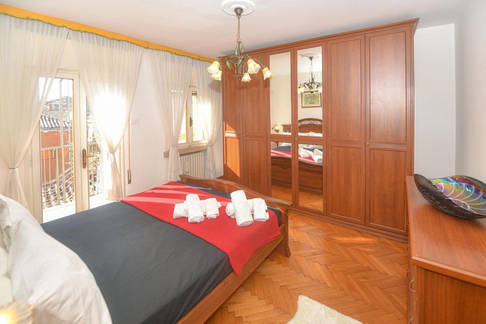 Bed, Photo of the whole room, Bedroom, towels, wardrobe