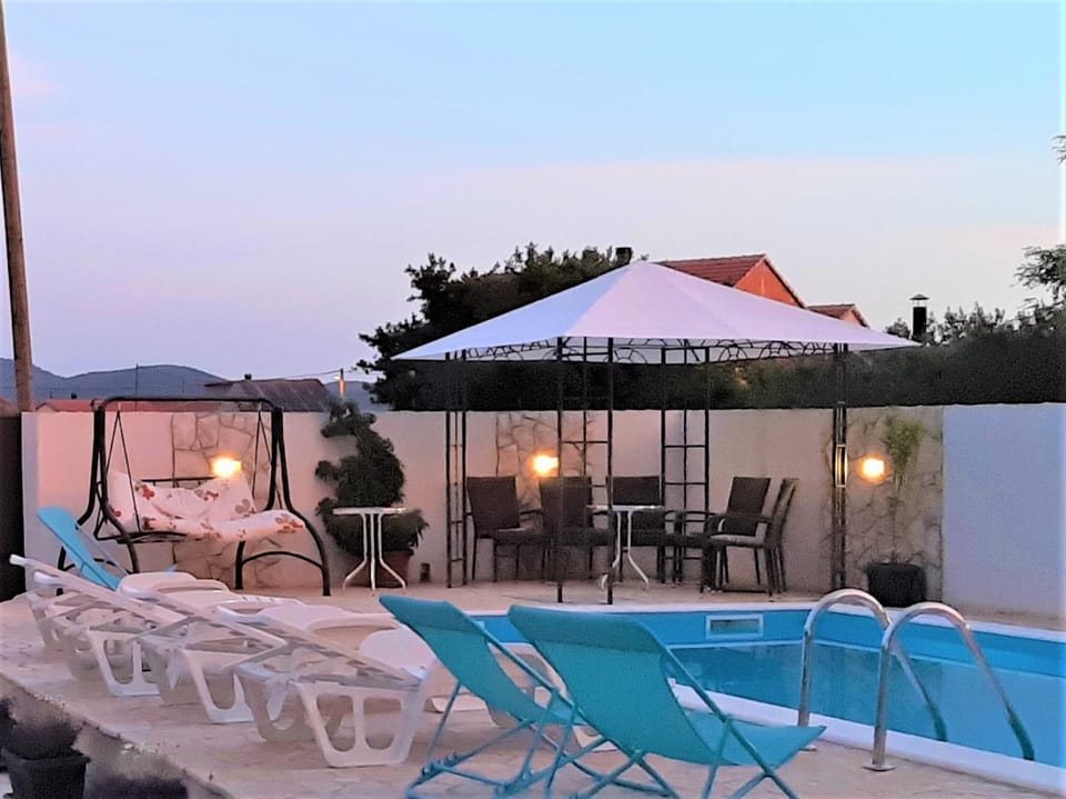 Swimming pool, Swimming pool