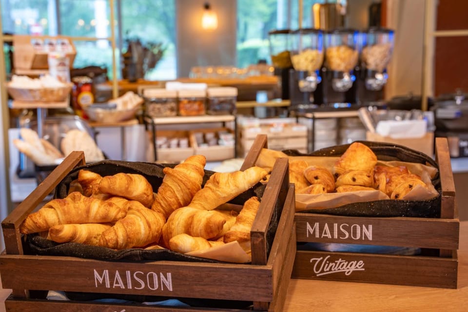 Breakfast, Breakfast, Continental breakfast, Continental breakfast, Buffet breakfast, Buffet breakfast