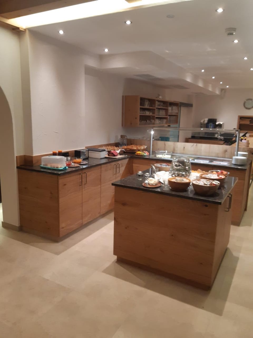 Restaurant/places to eat, Buffet breakfast
