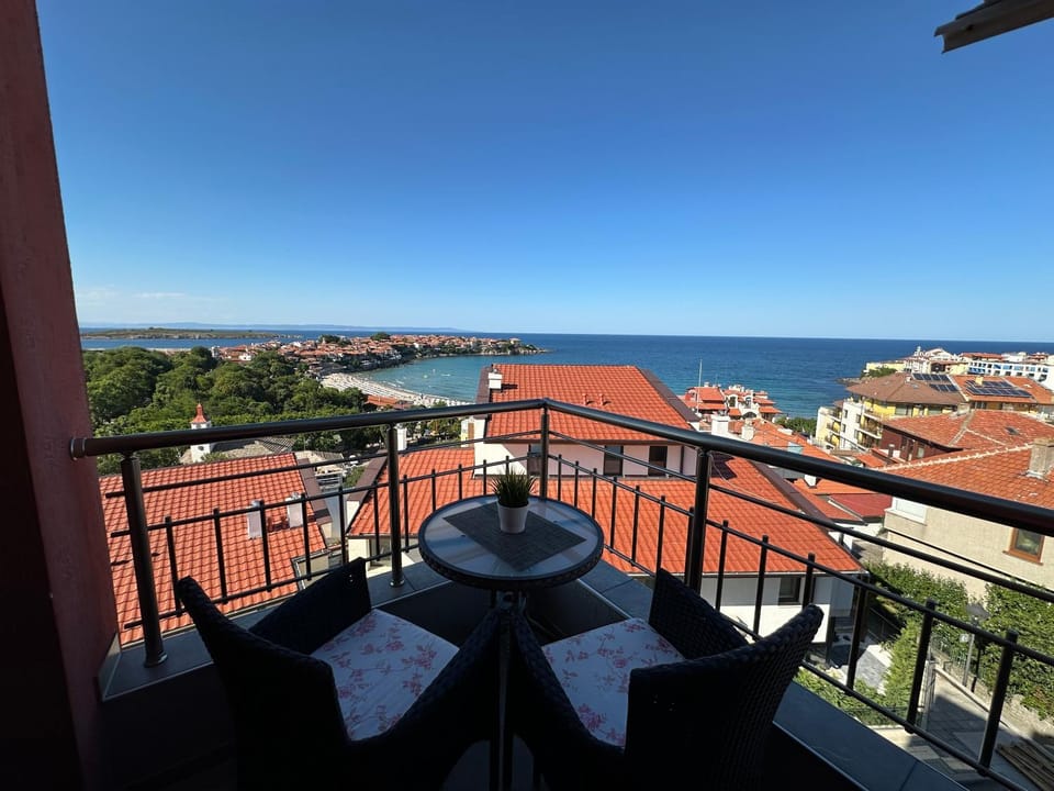 Day, View (from property/room), Balcony/Terrace, City view, Sea view