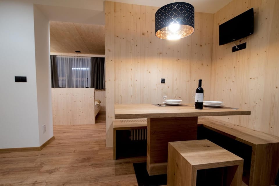 TV and multimedia, Dining area