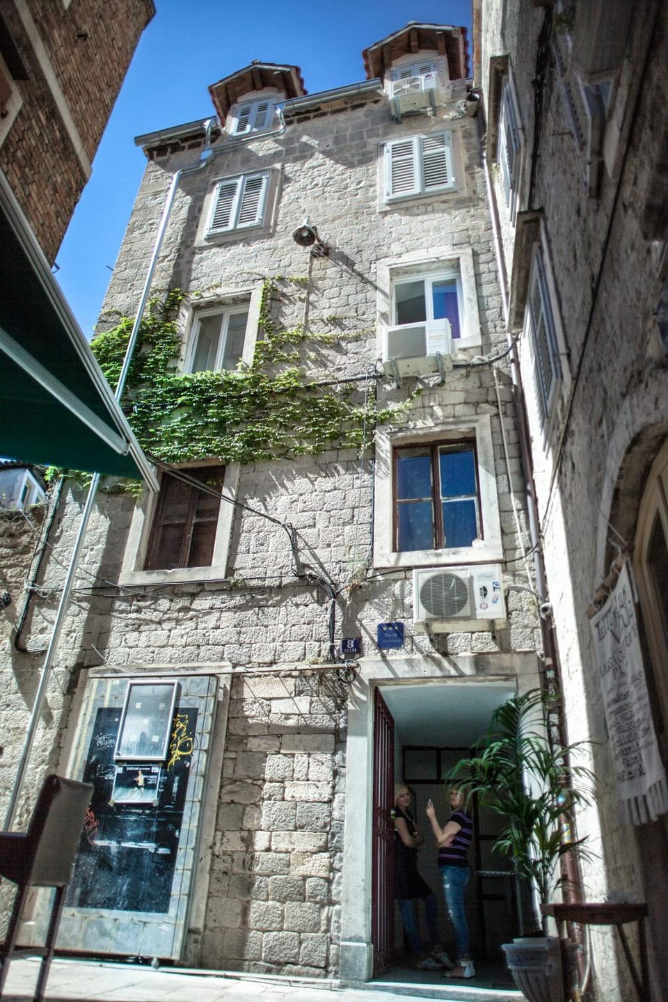 Facade/entrance, Decorative detail, City view, Landmark view, Street view