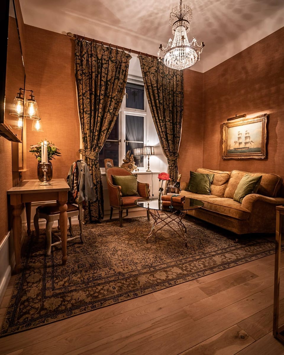 Living room, Seating area