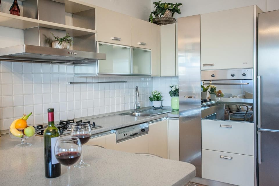 Kitchen or kitchenette, dishwasher, stove
