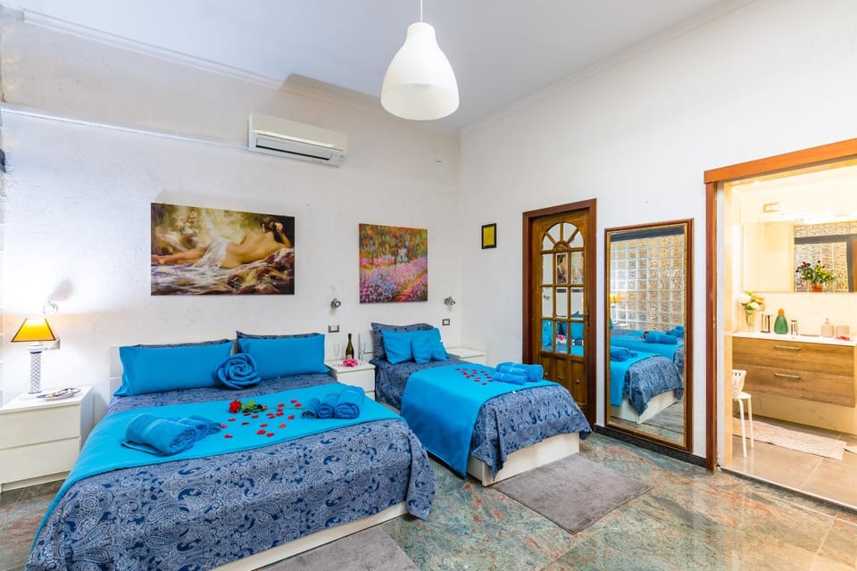 Photo of the whole room, Bedroom, Drinks, fireplace, safe, towels, air conditioner