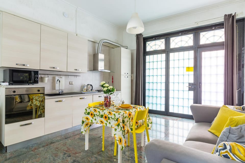 Kitchen or kitchenette, Living room