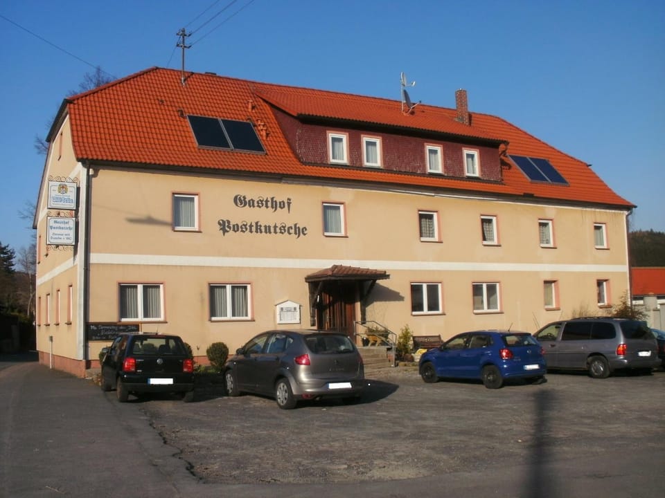 Facade/entrance