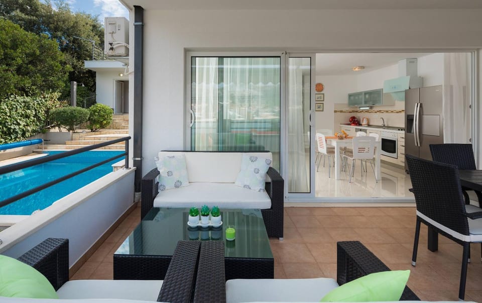 Balcony/Terrace, Living room, Pool view