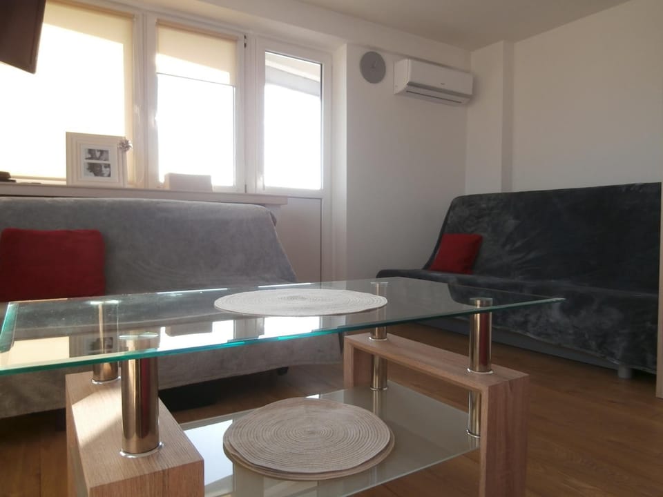 Bed, Balcony/Terrace, Living room, Seating area, Dining area, air conditioner