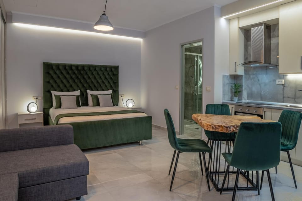Bed, Kitchen or kitchenette, Living room, Photo of the whole room, Seating area, Dining area, Bedroom