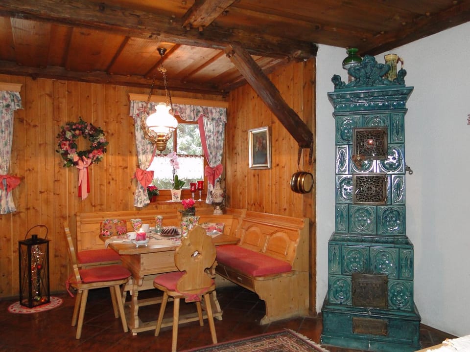 Restaurant/places to eat, Lounge or bar