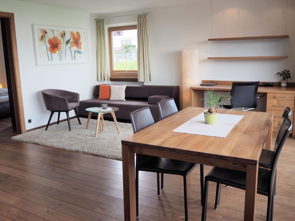 Living room, Photo of the whole room