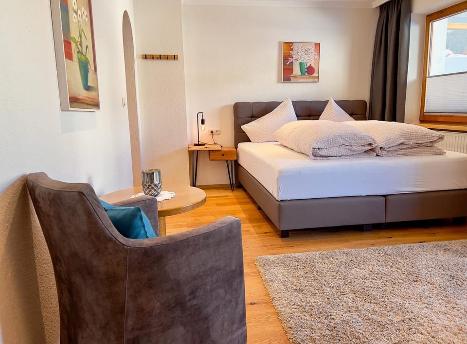 Staff, Photo of the whole room