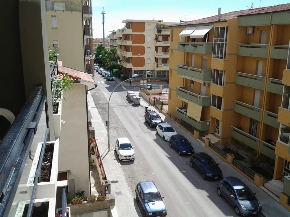 Nearby landmark, Restaurant/places to eat, BBQ facilities, Billiard, Children play ground, Darts, Nightclub / DJ, Balcony/Terrace, Photo of the whole room, Beach, Aqua park, Evening entertainment, Street view, Shopping Area