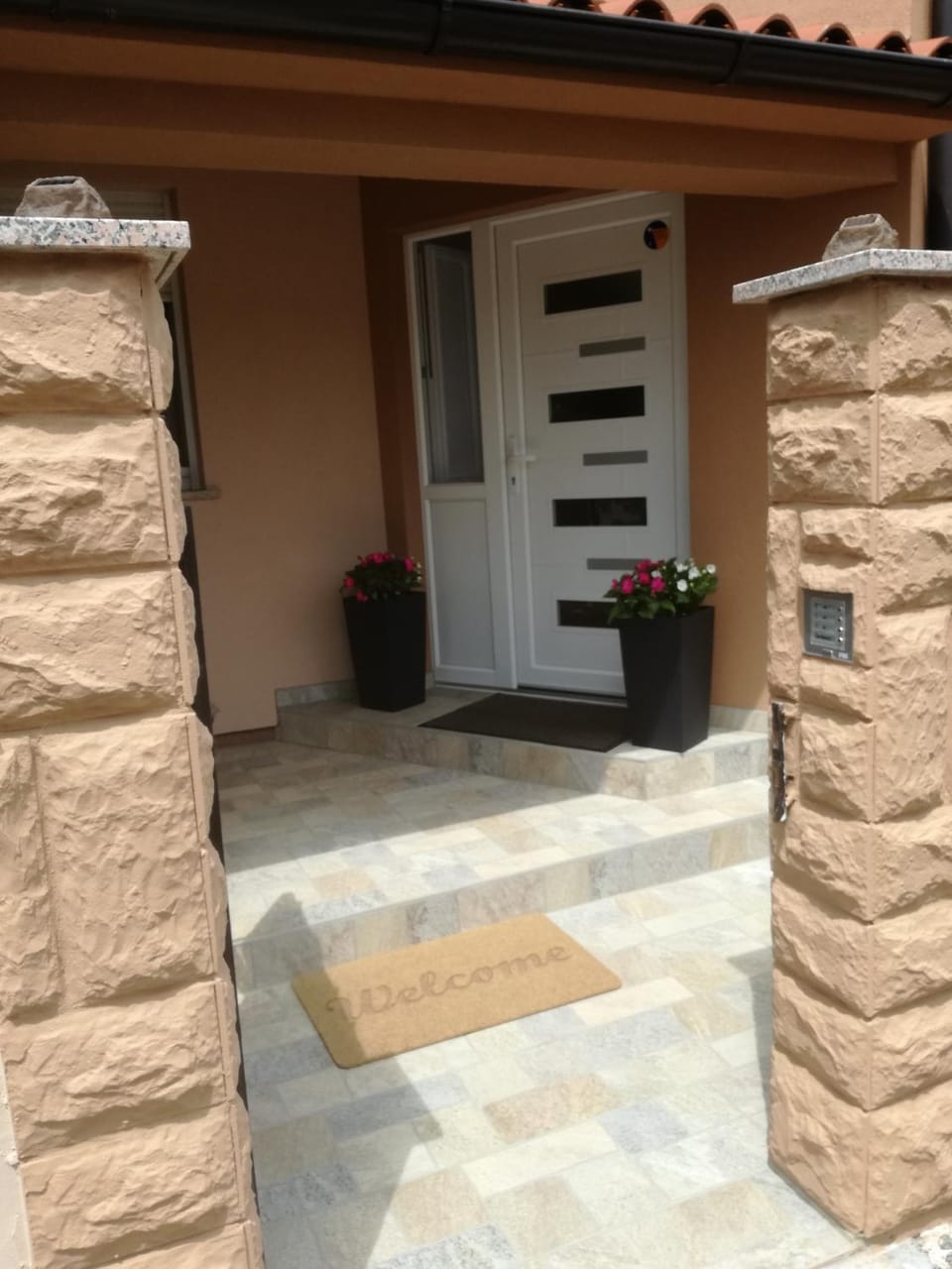 Facade/entrance