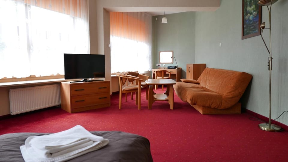 Ośrodek Szkoleniowo - Wypoczynkowy Guzianka Campground/ 
RV Resort in Poland