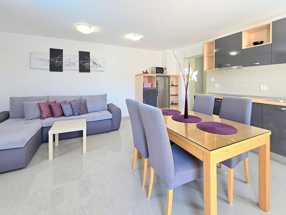 Kitchen or kitchenette, Living room, Dining area
