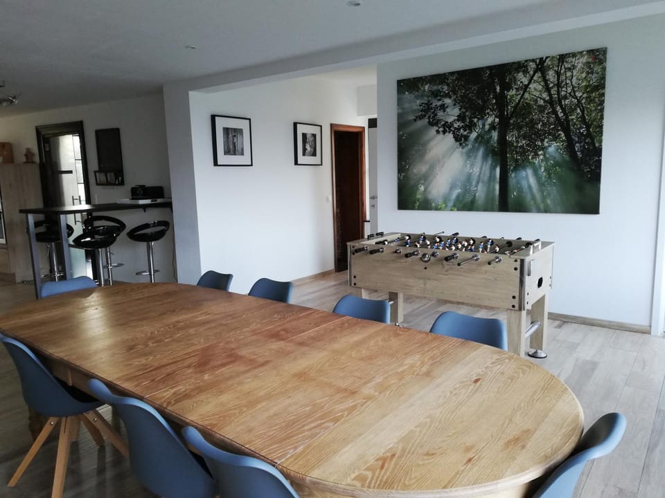 Dining area, Entertainment
