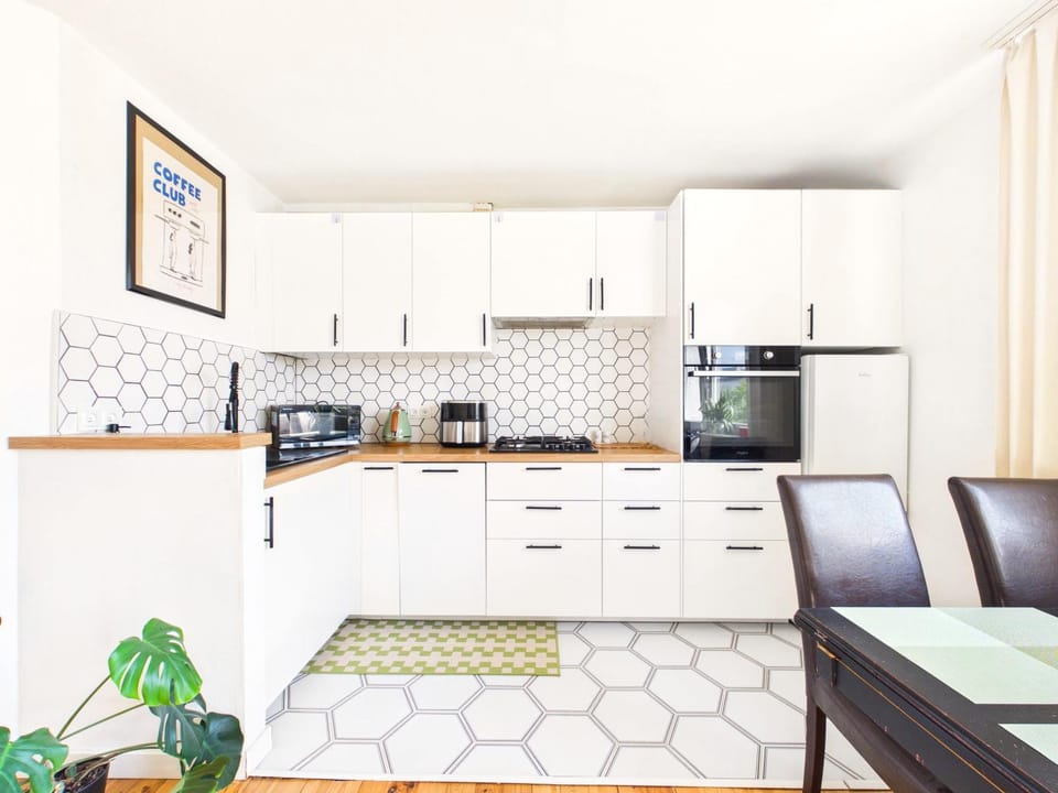 Kitchen or kitchenette, Dining area, dishwasher, oven