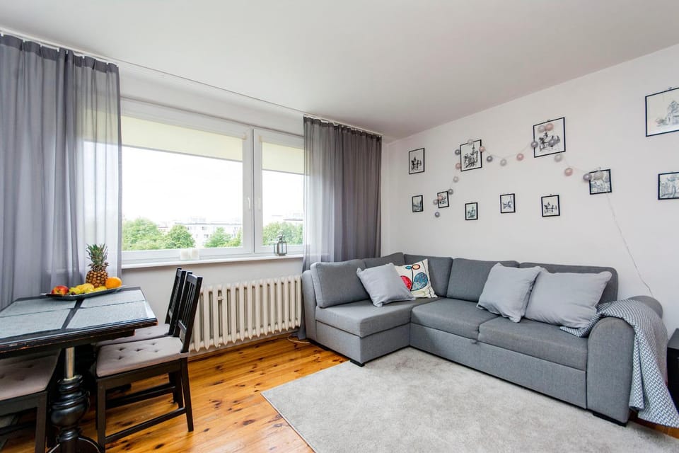 Living room, Photo of the whole room, Seating area, Dining area, internet
