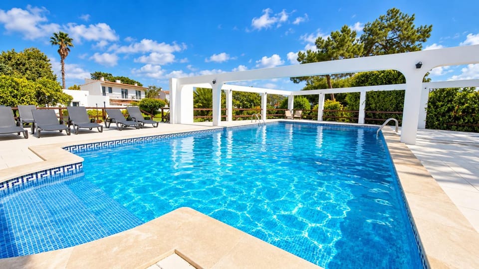 Vila Louro Bed and Breakfast in Lisbon District