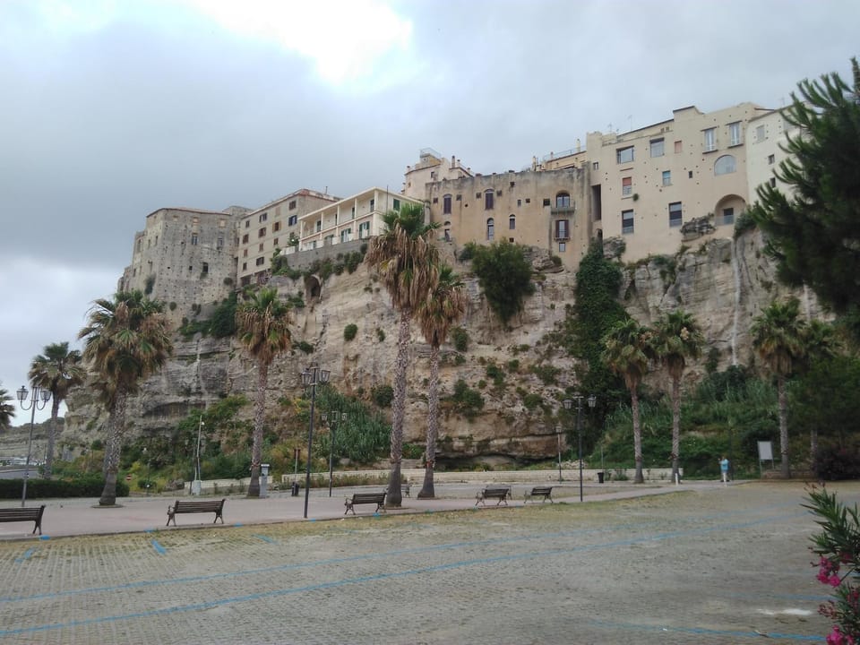Nearby landmark, Day