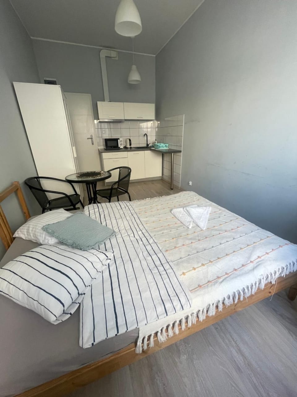 Bed, Kitchen or kitchenette