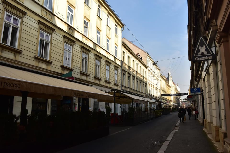 Restaurant/places to eat, Facade/entrance, Shopping Area